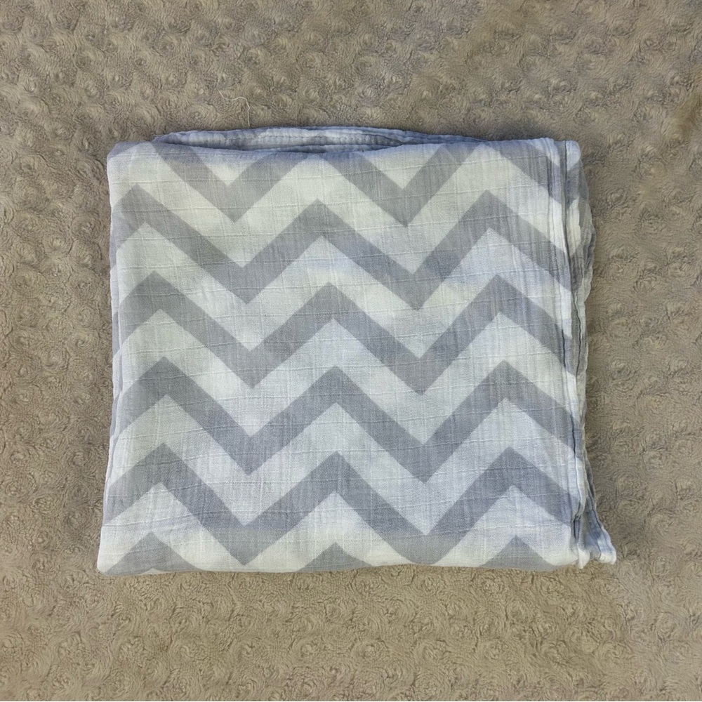Comfy Cubs Gray White Chevron Baby Swaddle Blanket Zig Zag Stripes Bamboo Blend